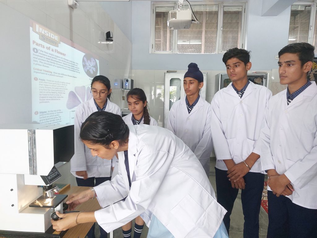 Biolabmanuvatikaschool